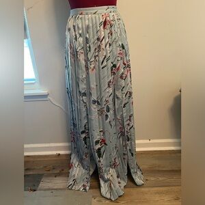 Bebe Pleated Maxi Skirt Blue Floral